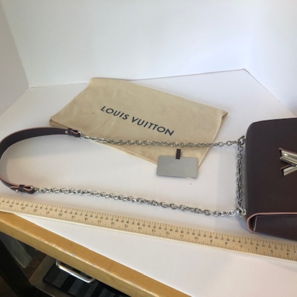 Brand NEW - LouisVuitton Cross Body Bag - Picture 4 of 8